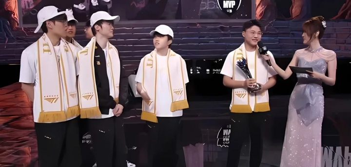 【蜗牛电竞】爆料Uzi将复出加入iG?理性讨论:吧友们觉得Uzi复出打比赛的可能性为多少?