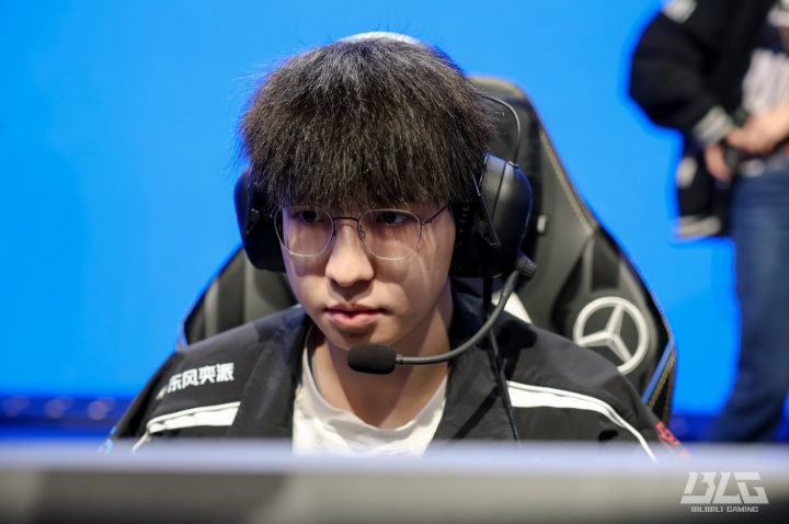 【蜗牛电竞】没S冠工资都这么高??知情人士爆料:elk工资帽比jkl高几十万 gala大概是三分之二