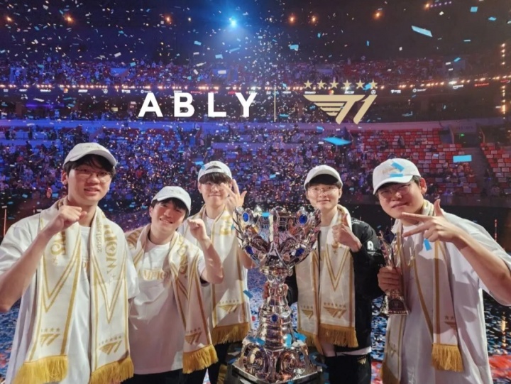 【蜗牛电竞】Faker:S12赛后并没有特意去安慰Keria 当时就希望他不要过度悲伤 未来还有机会