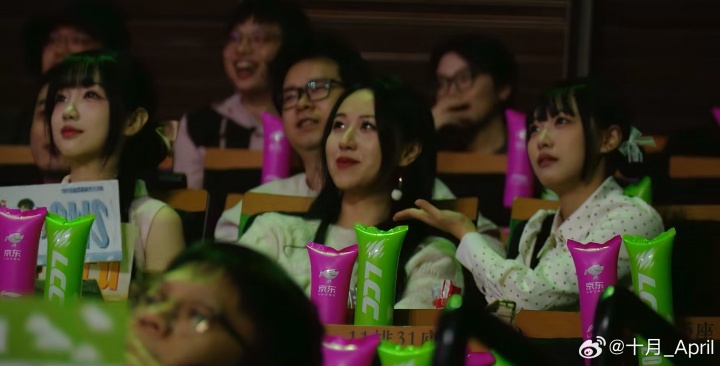 【蜗牛电竞】主持十月晒照:解说杯主持初体验~也是走出演播室在虹桥现场主持啦