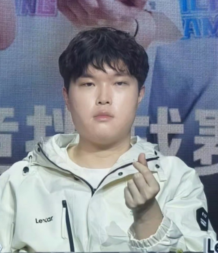 【蜗牛电竞】媒体人谈Bin割双眼皮:不知道受了什么刺激,突然一下容貌焦虑了