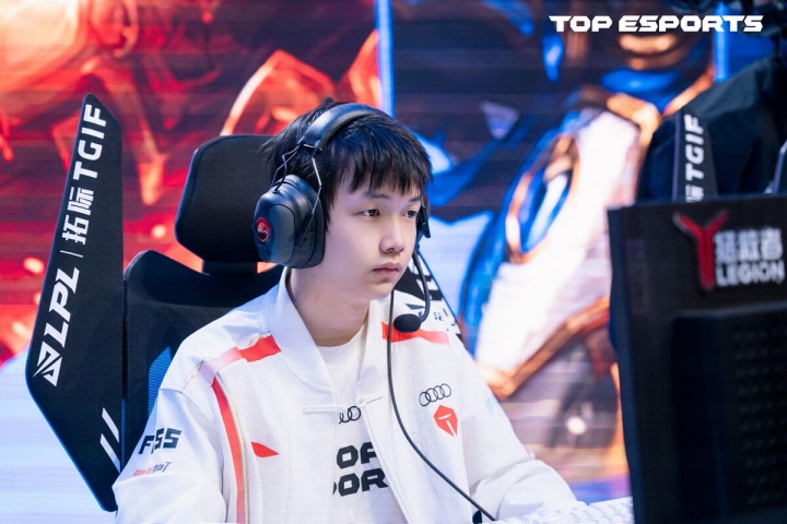 【蜗牛电竞】爆料人:TES和中单Creme续约,皓哥(郭皓)真的是每年尽力!