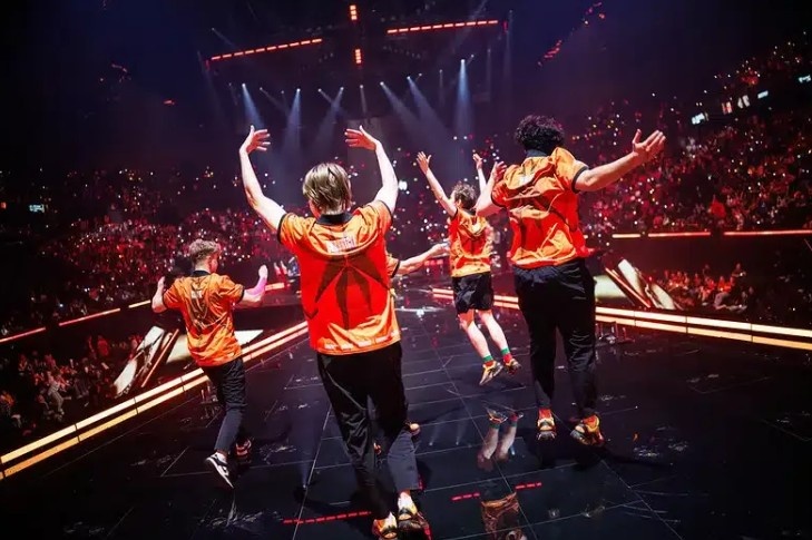 FNC CEO：LOL西方赛区应引进部分东方顶尖人才