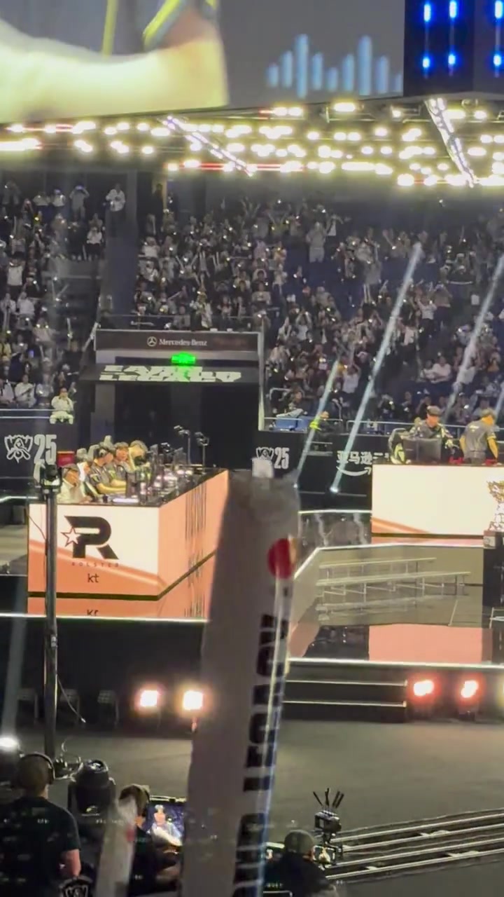 破案了？疑似GEN鞠躬镜头不公开原因：尺帝赛后不等队友向观众鞠躬快步下台