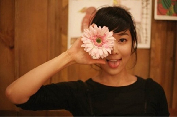 【蜗牛电竞】天生娃娃臉的女藝人，熟女魅力無法擋，節目上對話超展開坦承「自己其實很色」