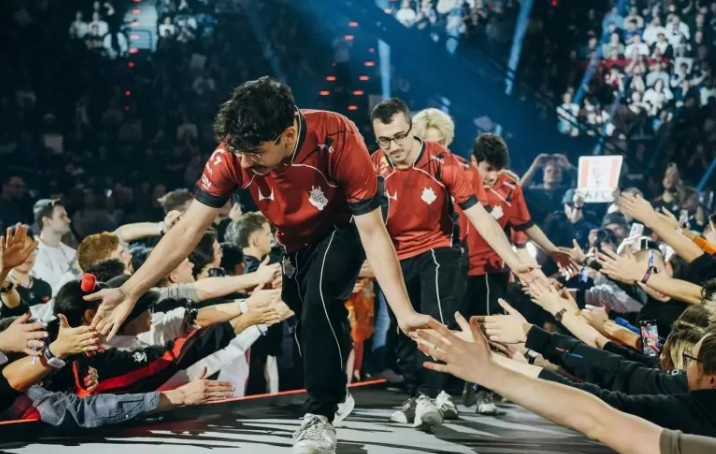 【蜗牛电竞】G2晒新赛季队服:我们穿上很有型 你穿上那不得帅气指数倍增长