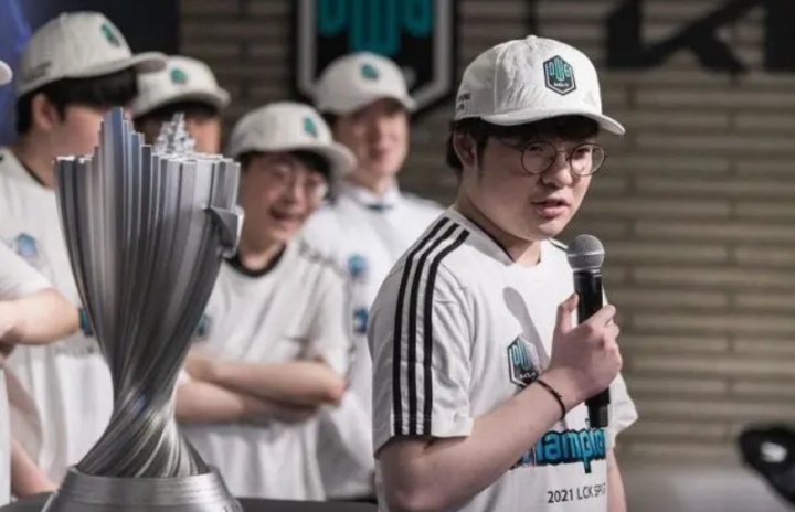 【蜗牛电竞】BeryL:从未向他人系统学习过对线细节,比起数据更依赖直觉判断