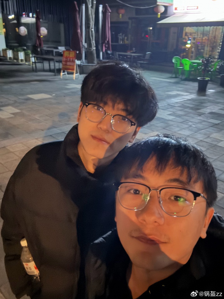 【蜗牛电竞】前iG经理锅盔晒与Zika:离开LNG时队伍极力挽留,但小唐想离开看看