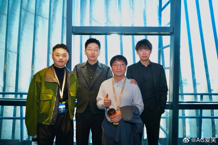 【蜗牛电竞】AL经理爱笑晒俱乐部荣誉:感谢所有相遇!明年好好努力,继续冲!