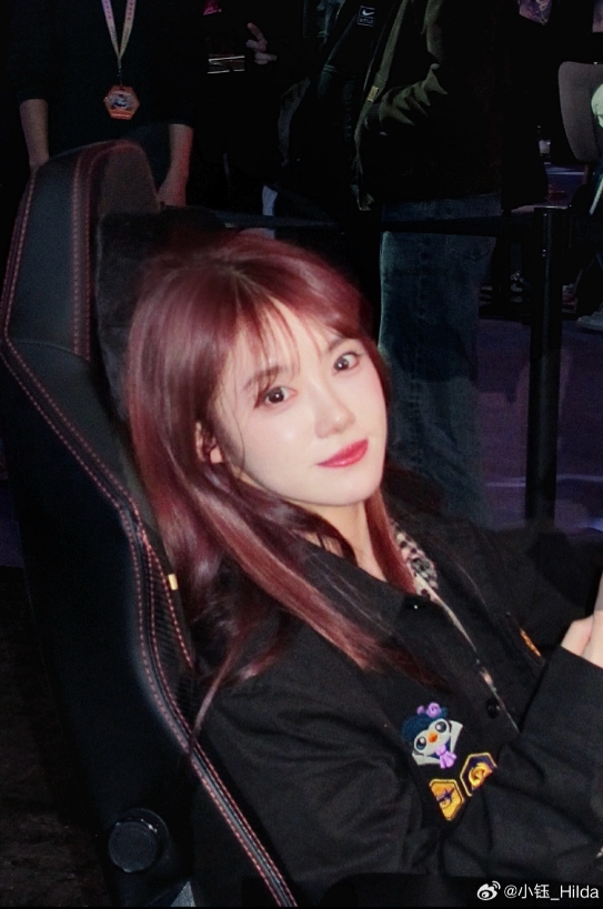 【蜗牛电竞】羡慕Rookie!小钰晒照:TPO太好玩咯