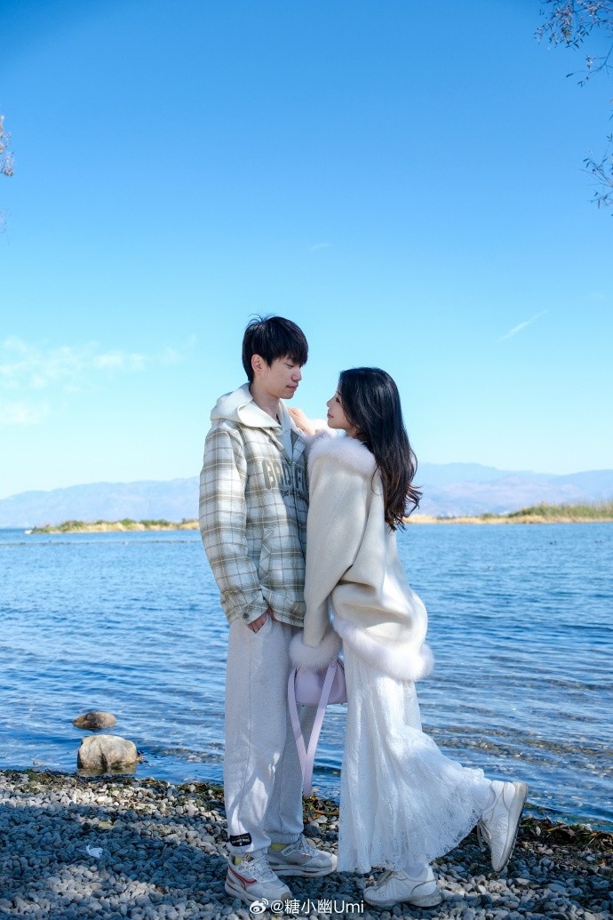 【蜗牛电竞】糖小幽分享和doinb旅游照：大理真是个轻而易举能把人留住的地方