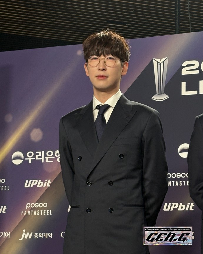 【蜗牛电竞】GEN官方晒颁奖返图：闪耀LCK Awards✨感谢所有支持我们的粉丝！