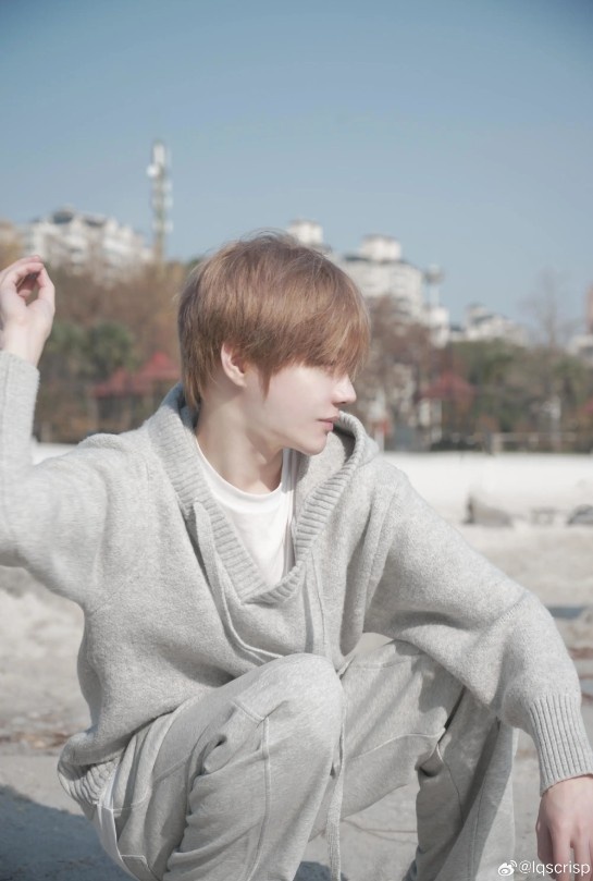 【蜗牛电竞】Crisp选手更新社媒动态：冬至快乐