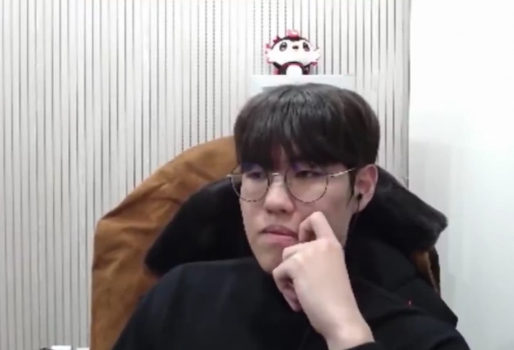 【蜗牛电竞】Oner直播谈与T1续约：续约的有点早，在12月初就续约了！