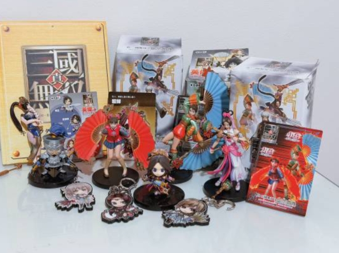 【蜗牛电竞】《生化危机4》艾什莉体模晒自己的《真三国无双》周边