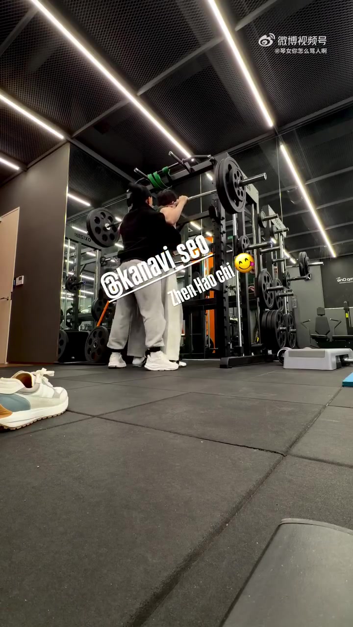 【蜗牛电竞】今日任务✅Kanavi、Gumayusi、Zeus发布健身打卡动态