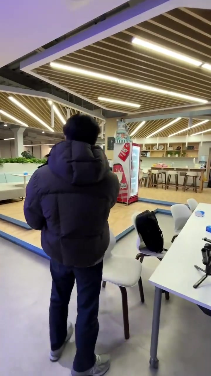 【蜗牛电竞】以前对手如今队友~BLG分享Viper、Bin初见面场景