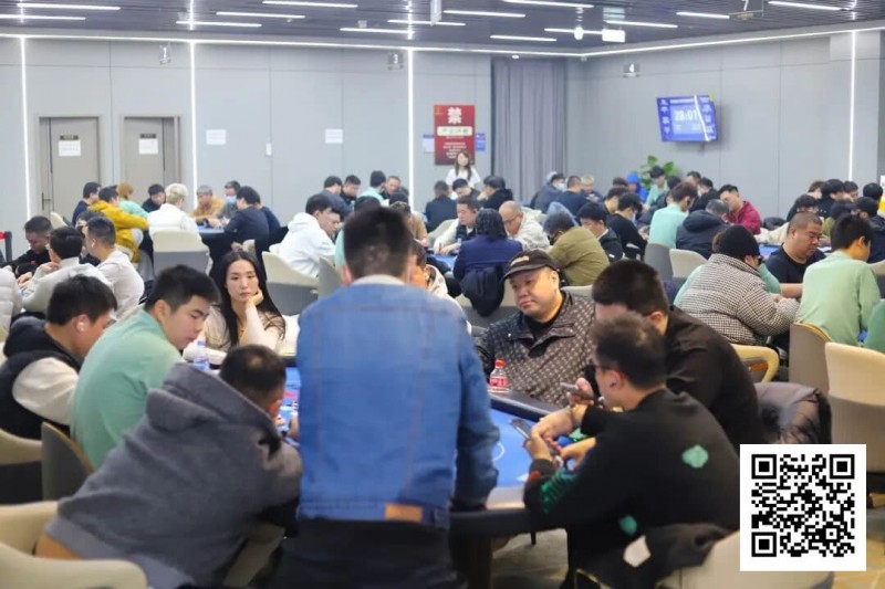 【EV扑克】长沙阳光月赛首日 | 当扑克月赛遇上圣诞季，冬日点燃牌手热情！DAY1A组共320人次参赛，刘欢领衔39人晋级下一轮【蜗牛电竞】
