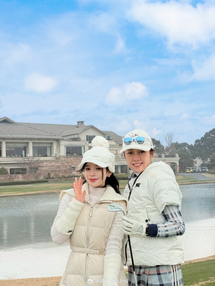 【蜗牛电竞】糖小幽晒照:嘻嘻~和高能量的姐姐一起就是很开心! 