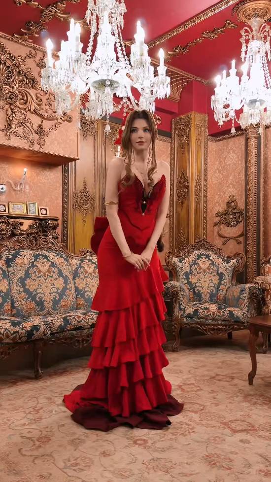 【蜗牛电竞】艾什莉体模更新爱丽丝cos幕后花絮：爱丽丝的假发真的太重了！