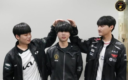 【蜗牛电竞】BFX分享Diable季前赛照片：哥哥们满满的关爱