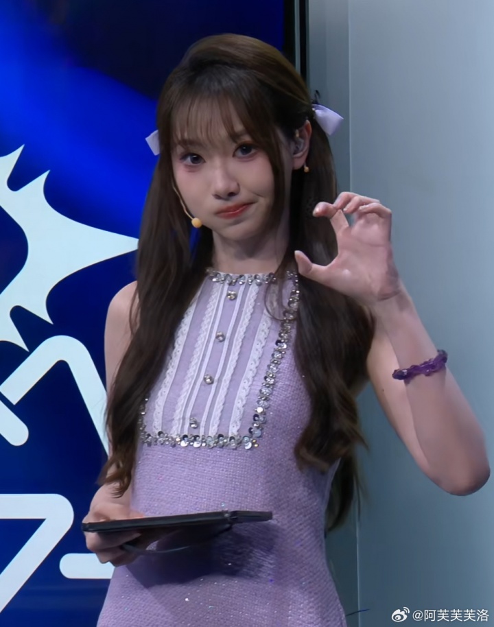 【蜗牛电竞】互动女主持人阿芙分享近期工作照：好久8️⃣见～新年lpl第一班！