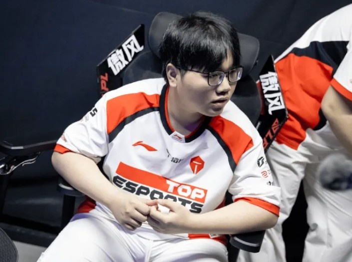 【蜗牛电竞】JiaQi：拿下赛季首胜很开心，9哥没有骗我们啊