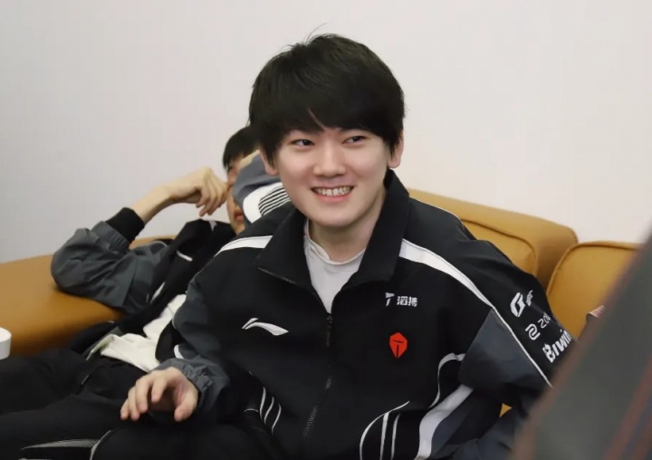 【蜗牛电竞】理性讨论：JKL休息对TES的影响 是不是跟当年Faker手伤休息对T1的影响一样？