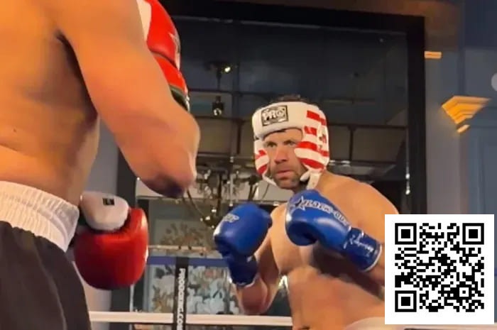 【EV扑克】”Jungleman”拳击赛第二回合遭偷袭，面部流血，比赛被叫停【蜗牛电竞】