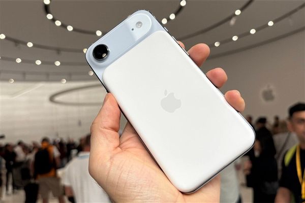 【蜗牛电竞】暴降2000元！iPhone Air清库存实锤了：电池生产日期是2025年7月