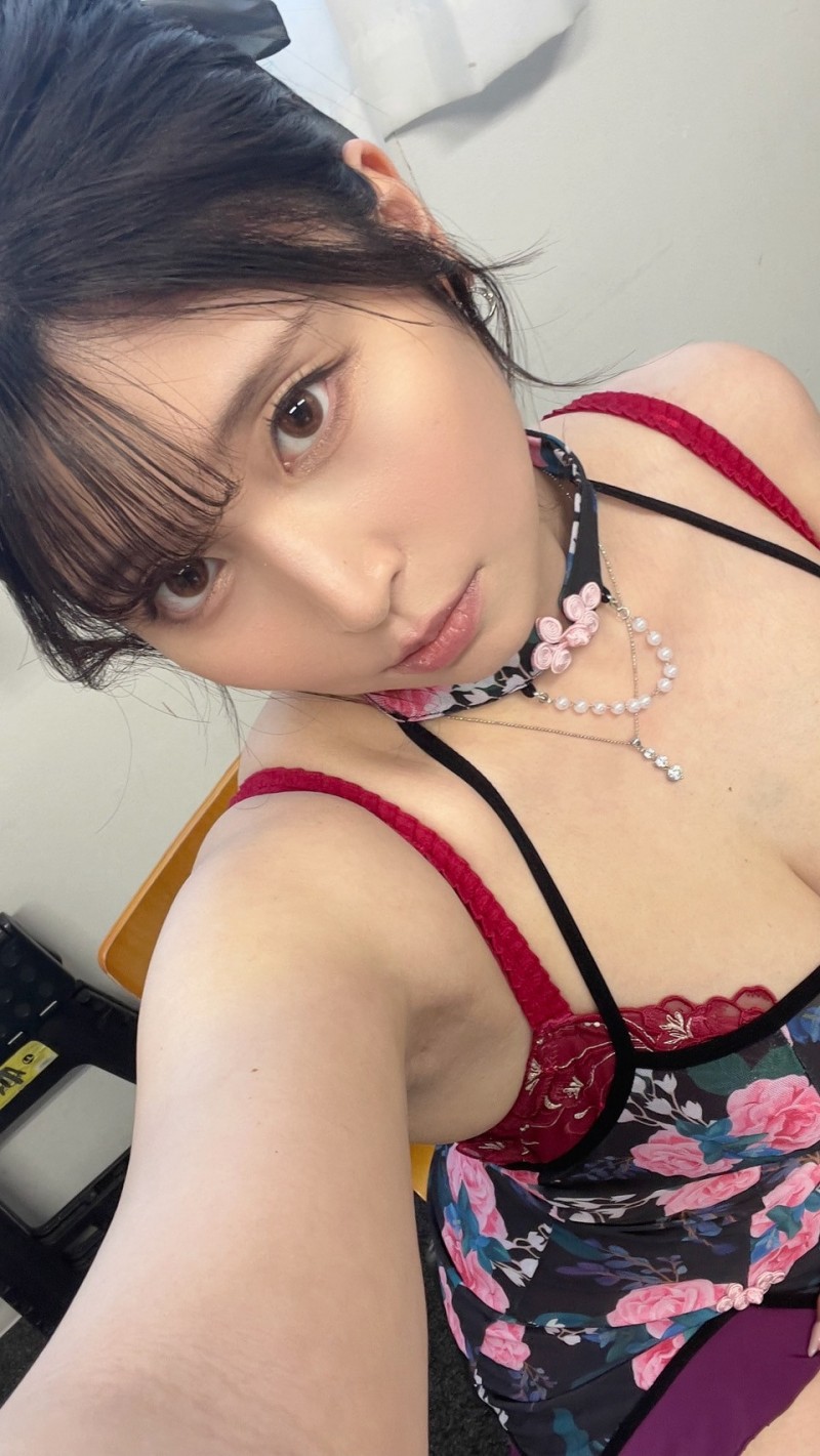 【蜗牛电竞】一億人の愛人！比20岁性感、比30岁奔放、比40岁可爱的她重大声明！