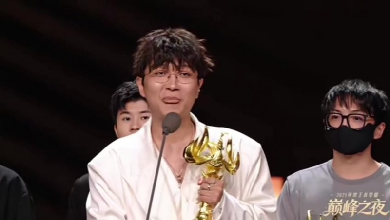 【蜗牛电竞】Cat获2025年度最具影响力赛事主播：这个赛场真的太让人迷恋了