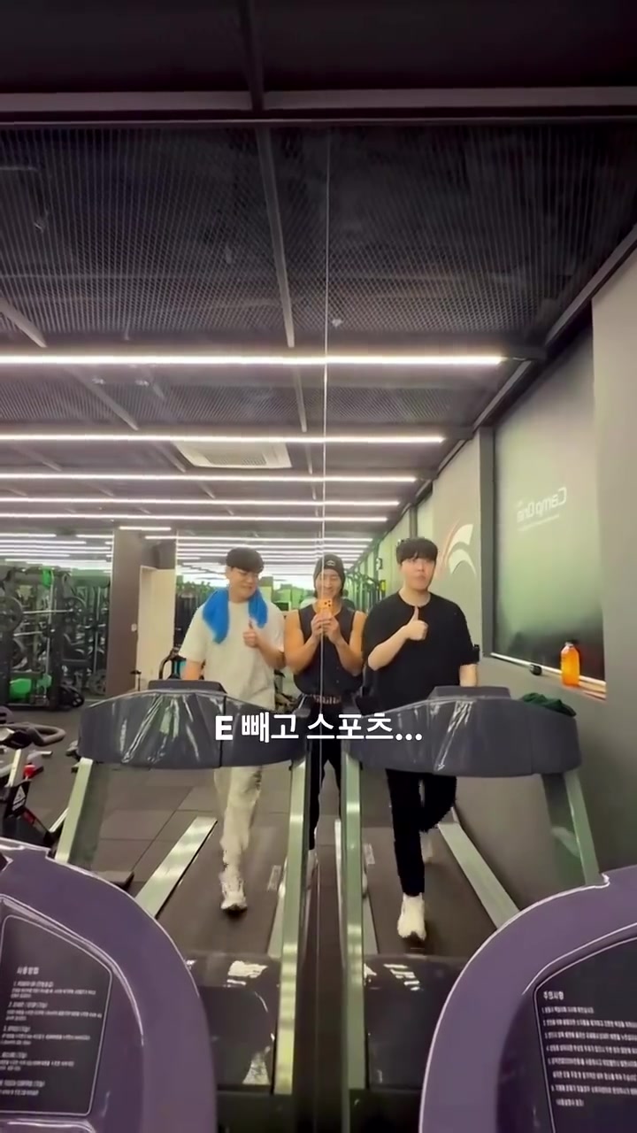 【蜗牛电竞】认真锻炼~健身教练分享Kanavi、Gumayusi健身房锻炼视频