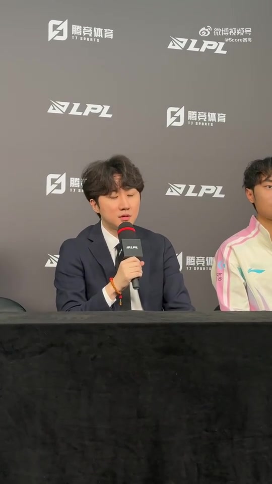 【蜗牛电竞】Daeny教练：我刚来这支队伍 希望选手配合好一些并且改掉坏的习惯