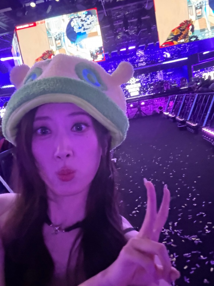 【蜗牛电竞】无畏契约解说VV晒照：相信你们一定会在最大的舞台上相遇， 到时候也会是更好的自己！