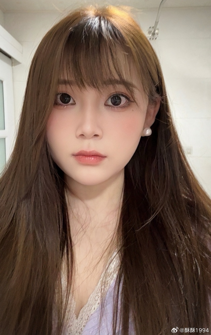 【蜗牛电竞】女主播酥酥晒照：在海底捞过生日是我觉得这辈子经历过的最尴尬的事