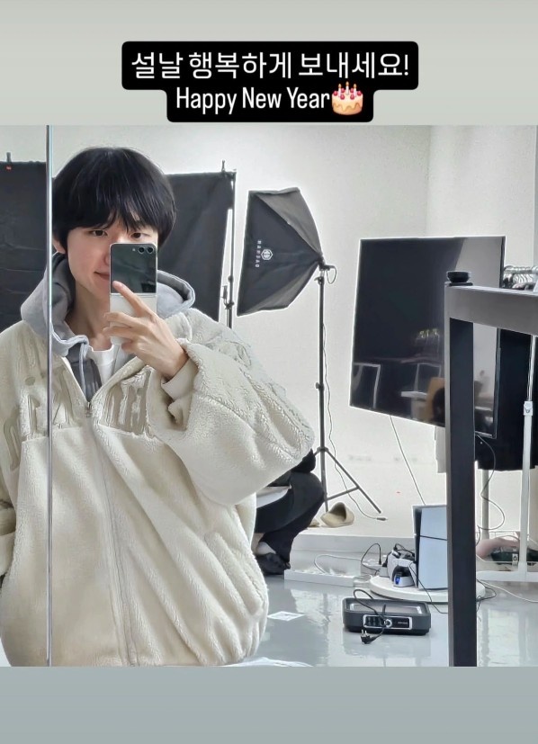 【蜗牛电竞】Peanut更新个人动态：Happy New Year🎂