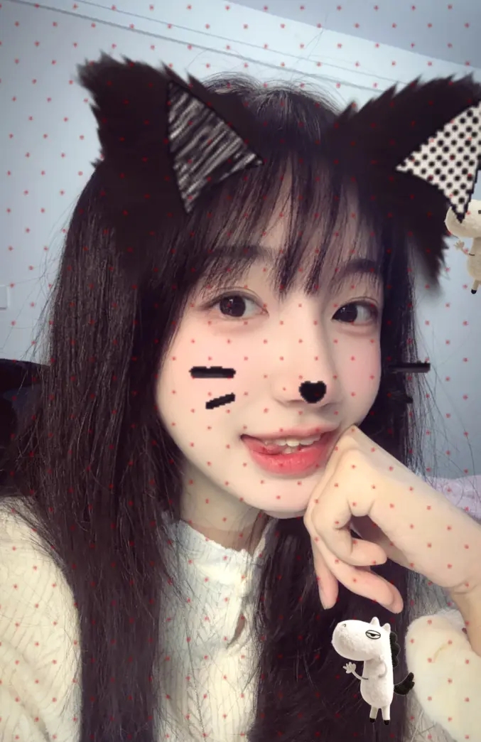 【蜗牛电竞】月宝真好看！LPL女主持十月晒照：幸福ing☺️