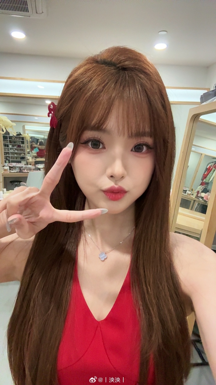 【蜗牛电竞】LPL互动女主持人泱泱晒照:春节假期就要结束嘞~准备开工~