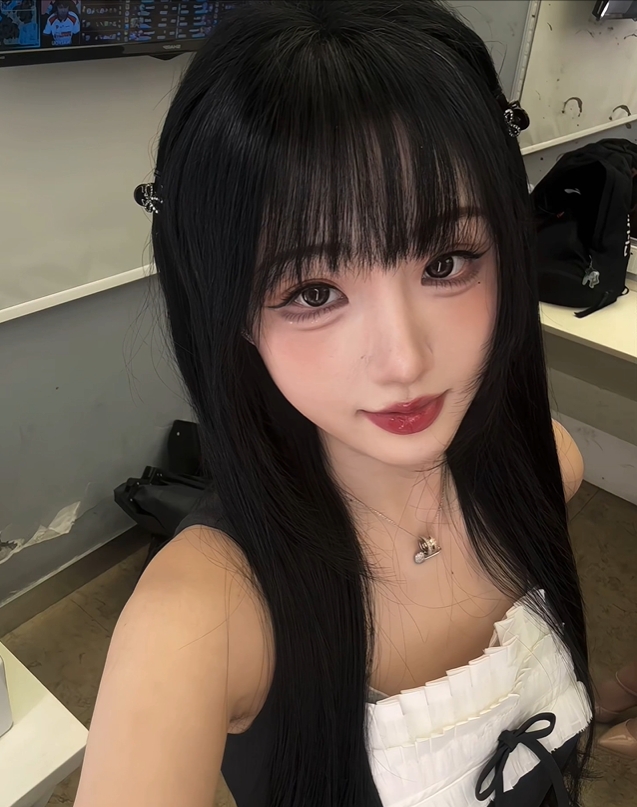 【蜗牛电竞】互动主持十月赛后晒照:光速下班 开工大吉