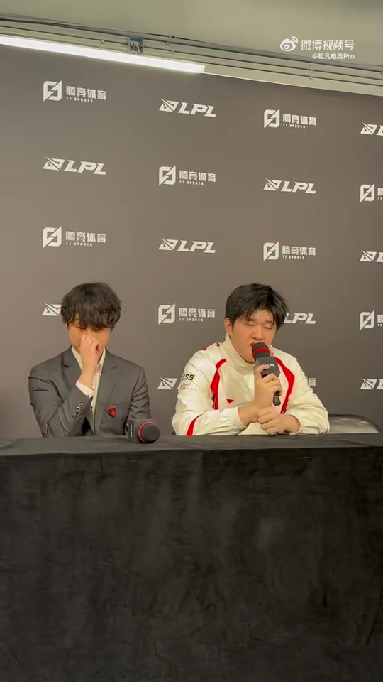 【蜗牛电竞】fengyue：失利的原因是我们中期的时候没有沟通好 每一把都有点慢