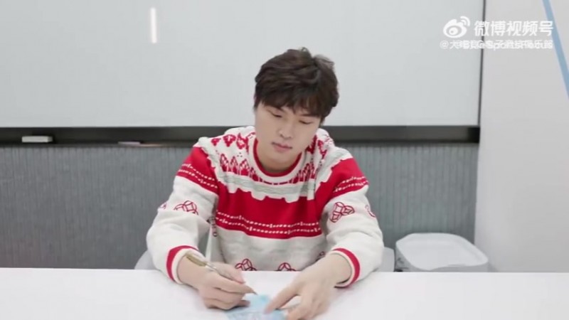 【蜗牛电竞】BLG选手与教练的手写明信片：致并肩的队友，与一路同行的你