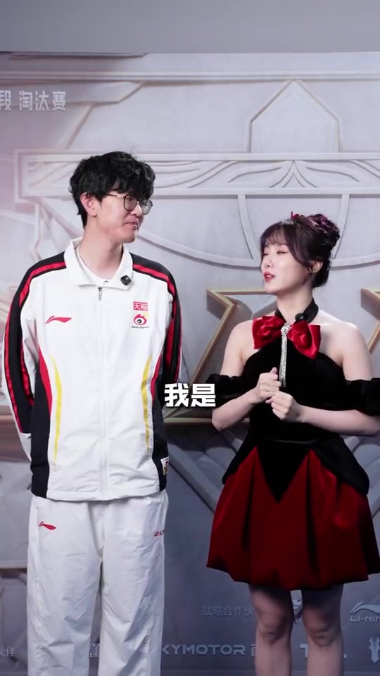 【蜗牛电竞】小钰采访jiejie：用虎哥句式形容自己 那我就是猛虎的小伙伴！