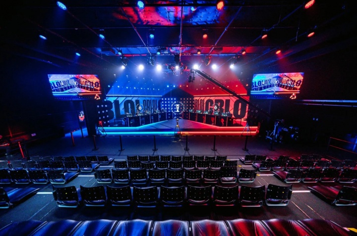 【蜗牛电竞】人数太少，2026先锋赛比赛场馆仅能容纳140名观众