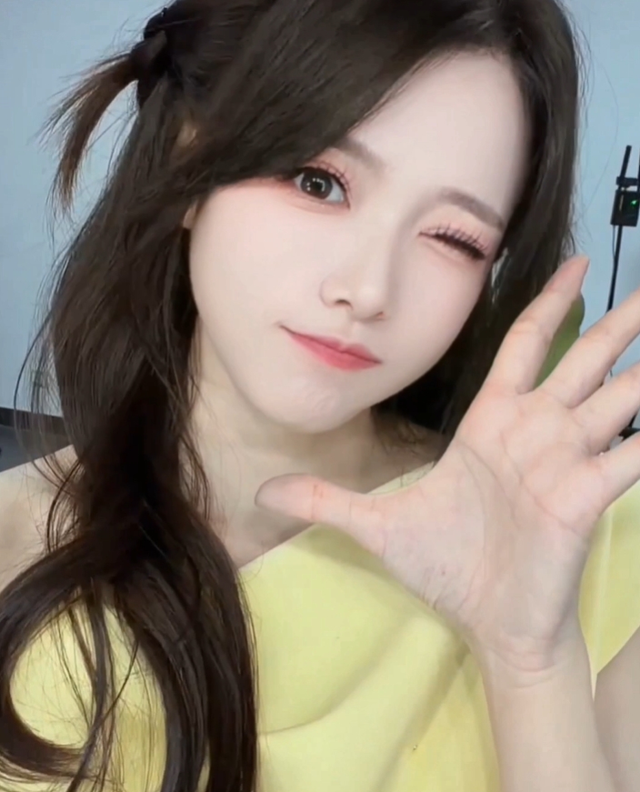 【蜗牛电竞】主持骆歆晒照：8号本特派员也会去决赛现场哦，到时候见😉