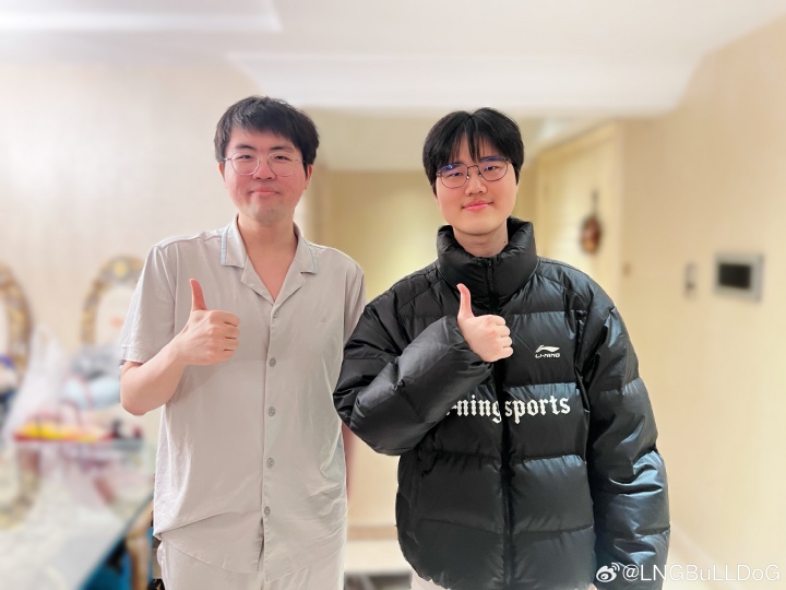 【蜗牛电竞】中韩“姿态”见面!LNG中单BullDog晒出今天做客姿态直播间合照