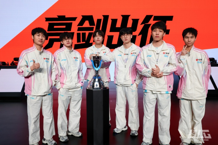 【蜗牛电竞】BLG分享出征2026全球先锋赛全员合照：我们是优胜者！