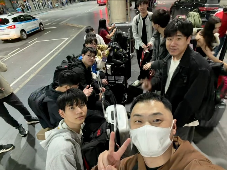 【蜗牛电竞】JDG辅助Vampire更新动态：抵达巴西了 比赛加油兄弟们