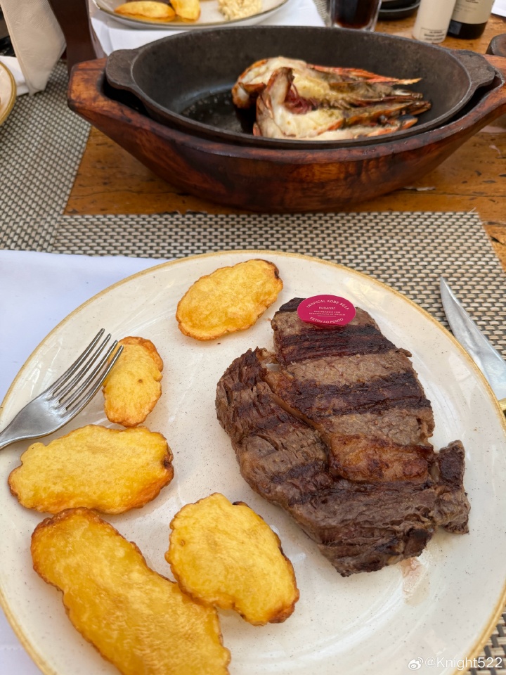 【蜗牛电竞】吃点好的！Knight赛后更博晒巴西当地美食照：吃饭吃饭