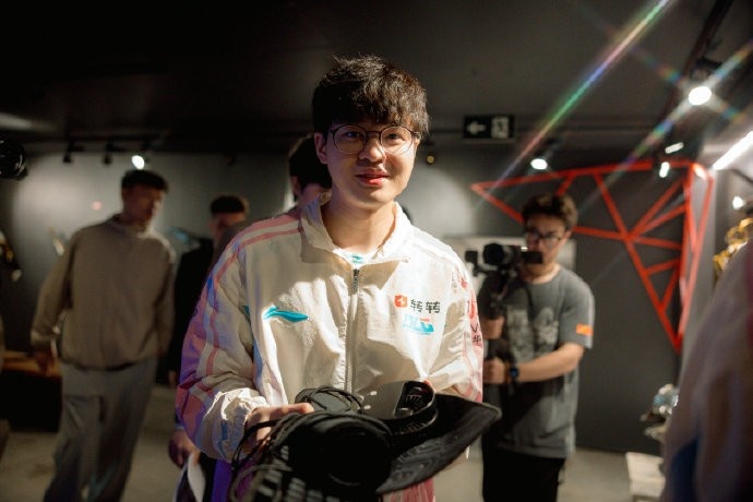 【蜗牛电竞】LPL发布BLG选手返图：所向披靡，顺利晋级